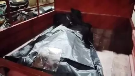 चुनार: चित विश्राम तिराहा के पास हाईवा के धक्के से बाइक सवार युवक की मौत, पुलिस कार्रवाई में जुटी