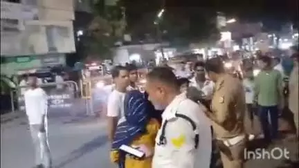 फर्रुखाबाद: सीओ सिटी के नेतृत्व में शहर में चला अभियान, नो एंट्री में मिलने पर एक सैकड़ा से अधिक वाहनों पर की गई कार्रवाई