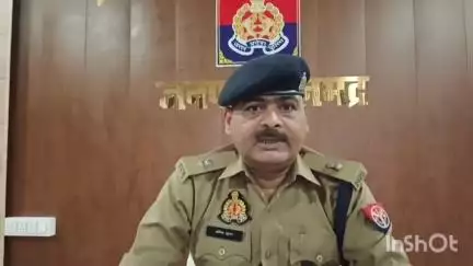 रॉबर्ट्सगंज: एडिशनल एसपी सोनभद्र ने खनिज अधिकारी की गाड़ी से युवक को टक्कर लगने के मामले में घायल युवक को बताया अवैध ट्रकों का पासर