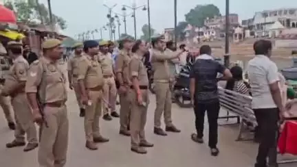 कर्वी: एसपी ने अमावस्या मेले को सफल बनाने के लिए रामघाट और निर्मोही अखाड़ा में सुरक्षा व्यवस्था का लिया जायजा