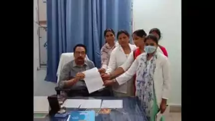 सुपौल: बिहार: संविदागत अरबन 865 एएनएम संघर्ष समिति के बैनर तले 8 एएनएम कर्मियों ने विभिन्न समस्याओं को लेकर किया प्रदर्शन