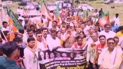 धनबाद/केंदुआडीह: पुटकी गरबुडीह प्रखंड अंचल कार्यालय में भाजपा ने हेमंत सरकार के खिलाफ किया आक्रोश प्रदर्शन