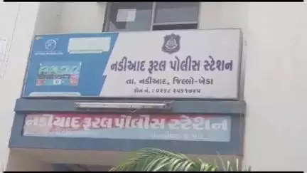 નડિયાદ: સલુણ પાસે દ્વિચક્રી વાહનો વચ્ચે અકસ્માત સર્જાયો, દંપતી ઇજાગ્રસ્ત થતા સારવાર અર્થે ખસેડાયુ.