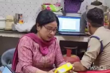 हरिद्वार: ज्वालापुर में मेडिकल स्टोर के गोदाम पर ड्रग इंस्पेक्टर और पुलिस ने मारा छापा, भारी मात्रा में नशीली दवाएं बरामद