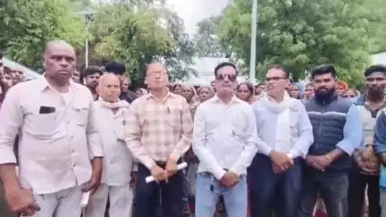 शहादा: खैरवे भडगाव येथील पोलीस पाटलाला हटवा, आदिवासी संघटना व ग्रामस्थांचे डीवायएसपी यांना निवेदन