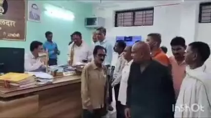 साकोली: नगरपरिषद क्षेत्रात स्मार्ट प्रीपेड मीटरच्या विरोधात शहर काँग्रेस कमिटीतर्फे तहसीलदारांना निवेदन