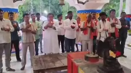 ଖରିଆର: ପାତାଳଗଙ୍ଗା ଠାରେ ପୂର୍ବତନ ମୁଖ୍ୟମନ୍ତ୍ରୀଙ୍କ ଆଶୁ ଆରୋଗ୍ୟ କାମନା କରି ବିଜେଡି ପକ୍ଷରୁ ସାମୁହିକ ଦୀପଦାନ ଓ ପୂଜାର୍ଚ୍ଚନା