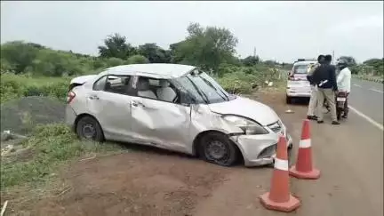 ಬಸವಕಲ್ಯಾಣ: ರಾಜೇಶ್ವರ ಬಳಿ ಹೈವೇ ರಸ್ತೆಯಲ್ಲಿ ವೇಗವಾಗಿ ಚಲಿಸುತ್ತಿದ್ದ ಕಾರು ಪಲ್ಟಿ, ಇಬ್ಬರಿಗೆ ಗಂಭೀರ ಗಾಯ