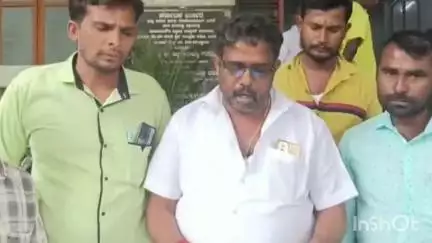 ಬಂಗಾರಪೇಟೆ: ಭೂಮಾಫಿಯಾ ಕಾರುಬಾರು, ಮೌನ ವಹಿಸಿದ ಕಂದಾಯ ಇಲಾಖೆ: 
ಪಟ್ಟಣದಲ್ಲಿ ಅಂಬೇಡ್ಕರ್ ಸೇವಾ ಸಮಿತಿ ರಾಜ್ಯಾಧ್ಯಕ್ಷ ಕುಪೇಂದ್ರ #localissue