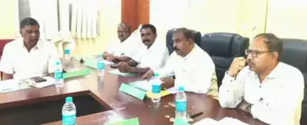 ಚಿತ್ರದುರ್ಗ: ನಗರದ ಜಂಟಿ ಕೃಷಿ ನಿರ್ದೇಶಕರ ಕಚೇರಿ ಸಭಾಂಗಣದಲ್ಲಿ ಜಿಲ್ಲಾ ಕೃಷಿಕ ಸಮಾಜದ ಕಾರ್ಯಕಾರಿ ಸಮಿತಿ ಸಭೆ