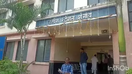 शेगाव: फेसबुकवर प्रेमसंबंध व लग्नाचे आमिष दाखवून तरुणीवर वेळोवेळी शेगाव शहरातील एका रिसॉर्टवर अत्याचार, शहर पोलिसांत गुन्हा दाखल