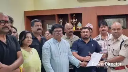 ବାଙ୍ଗିରିପୋଷି: ଜିଲ୍ଲାରେ ଆଇନ ଶୃଙ୍ଖଳା ସୁଦୃଢ ଦାବିରେ ବାଙ୍ଗିରିପୋଷିର ପୂର୍ବତନ ବିଧାୟକଙ୍କ ନେତୃତ୍ୱରେ ଏସପିଙ୍କୁ କାର୍ଯ୍ୟାଳୟରେ ଦାବିପତ୍ର ପ୍ରଦାନ
