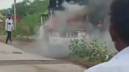 राजपुर: राजपुर में ट्रेंचिंग ग्राउंड के समीप पिकअप वाहन में लगी आग, दमकल कर्मियों ने आग पर पाया काबू