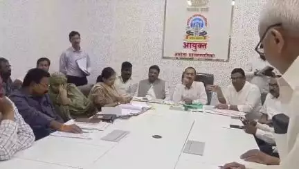 अकोला: मनपा शिक्षकांच्या प्रलंबित समस्य सोडविण्यासाठी आमदार लिंगाडे व आमदार पठाण यांची मनपा आयुक्तांसोबत बैठक