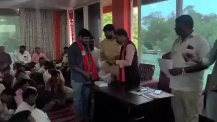 अक्कलकुवा: स्थानिक स्वराज्य संस्थेच्या निवडणुकीच्या पार्श्वभूमीवर आमदार अमश्या पाडवी यांच्या अध्यक्षतेखाली अक्कलकुवा येथे बैठक