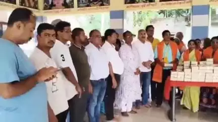 তমলুক: তাম্রলিপ্তর 20 নম্বর ওয়ার্ডে দিঘার জগন্নাথ মন্দিরের প্রসাদ বিতরণ অনুষ্ঠানে উপস্থিত শহর তৃণমূল সভাপতি