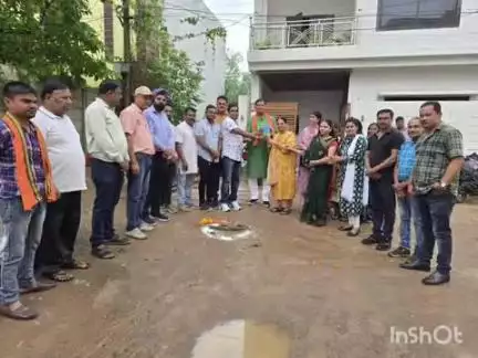 राजनांदगांव: शहर के वार्ड नंबर 45 में रोड और नाली निर्माण कार्य का महापौर ने किया भूमि पूजन