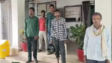 मानपुर: सेजवाही के ग्रामीणों ने बांधवगढ़ टाइगर रिजर्व के उपसंचालक से की मुलाकात, विस्थापन और मुआवजा राशि की मांग की