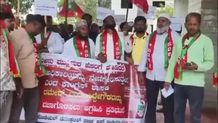 ಮುಳಬಾಗಿಲು: ಕಾಂಗ್ರೆಸ್ ಶಾಸಕ ರಮೇಶ್ ಬಂಡಿಸಿದ್ದೇಗೌಡ ವಿರುದ್ಧ ನಗರದಲ್ಲಿ ಎಸ್‌ಡಿಪಿಐ ಸಂಘಟನೆ ಪ್ರತಿಭಟನೆ