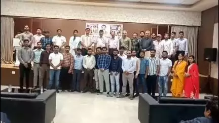 रतलाम नगर: रेलवे अधिकारी क्लब में लेखा विभाग ने एडिशनल मेंबर फाइनेंस रेवेन्यू का स्वागत कर सम्मान किया