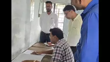 चौरई: बिजली कंपनी के अधीक्षण अभियंता ने झिलमिली विद्युत उपकेंद्र का निरीक्षण किया
