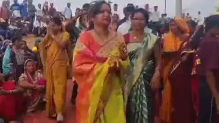 कोरचा टोला में वीरांगना रानी दुर्गावती बलिदान दिवस मनाया गया, जिला पंचायत अध्यक्ष नम्रता सिंह भी रहीं शामिल