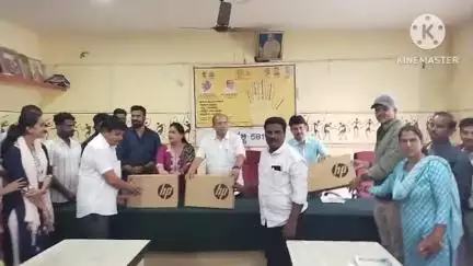 ರಟ್ಟೀಹಳ್ಳಿ: ಗ್ರಾಮ ಆಡಳಿತ ಅಧಿಕಾರಿಗಳಿಗೆ ಲ್ಯಾಪ್ ಟಾಪ್ ವಿತರಣೆ ಮಾಡಿದ ಶಾಸಕರಾದ ಯು ಬಿ ಬಣಕಾರ್