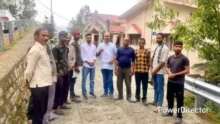धारी: धारी ब्लॉक के पलड़ा गांव में जल संस्थान द्वारा जल जीवन मिशन के तहत किए जा रहे कार्यों पर ग्रामीणों ने उठाए सवाल