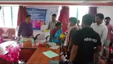 अमड़ापाड़ा: अमडापाड़ा प्रखंड के जराकी पंचायत भवन में पीएम जनमन शिविर का आयोजन, लोगों ने उठाया लाभ