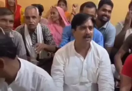 चीनोर: बिजली और पानी की समस्या से परेशान कांग्रेस नेताओं ने नगर निगम मुख्यालय पर किया धरना प्रदर्शन