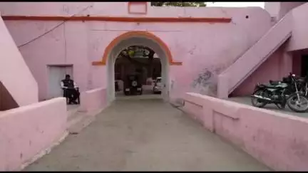 मथुरा: कठौती कुआं में दो पक्षों के बीच फायरिंग और पथराव, फायरिंग के सबूत नहीं मिले, 5 नामजद समेत 15 अज्ञात के खिलाफ रिपोर्ट दर्ज
