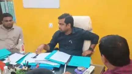 रामगढ़ चौक: BDO ने BLO और सुपरवाइजर के साथ कार्यालय में की बैठक, विधानसभा चुनाव में मतदान केंद्रों में सुविधाओं पर हुई चर्चा