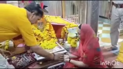 पोकरण: राज्य महिला आयोग की सदस्य अंजना मेघवाल ने रामदेवरा में बाबा रामदेव जी की समाधि के दर्शन किए, मीडिया से हुईं रूबरू