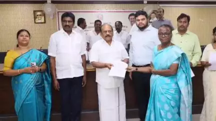 செங்கல்பட்டு: ஆட்சியர் அலுவலகத்தில் 7 இடங்களில் ரூ.78 இலட்சம் மதிப்பீட்டில் மயான சாலை அமைப்பதற்கான நிர்வாக அனுமதியினை அமைச்சர் தா.மோ.அன்பரசன், வழங்கினார்