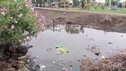 कारंजा: कामरगाव येथे गेल्या वर्षभरापासून गटार साचलेले,ग्रामपंचायतीचे दुर्लक्ष, ग्रामस्थ त्रस्त