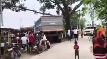 कदवा: मुरादपुर के पास तेज रफ्तार ट्रक ने व्यक्ति को टक्कर मारी, मौके पर मौत