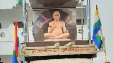 विदिशा नगर: गुरूवर आचार्य विद्यासागरजी महाराज की संगमरमर की प्रतिमा जयपुर से विदिशा लाई गई, दोपहर 3 बजे निकली शोभायात्रा
