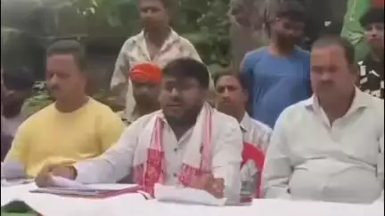 बाघमारा/कतरास: गिरिडीह: सांसद प्रतिनिधि सुभाष चंद्र रवानी ने खरखरी स्थित पार्टी कार्यालय में प्रेस वार्ता की