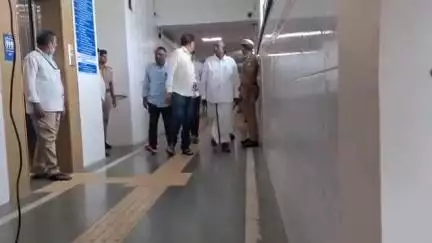 புரசைவாக்கம்: சென்னை தலைமைச் செயலகத்தில் திரைப்பட தயாரிப்பாளர் சங்கம் தென்னிந்திய திரைப்பட தொழிலாளர் சங்கம் ஆலோசனை கூட்டம் அமைச்சர் தலைமையில் கூட்டம் நடைபெற்றது