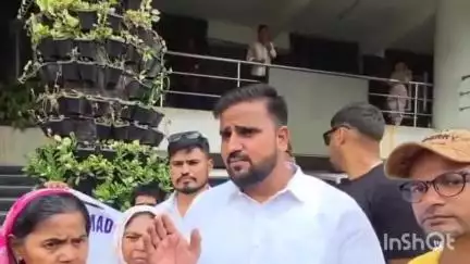 ఖైరతాబాద్: చార్మినార్ జోనల్ కార్యాలయం వద్ద వరద బాధితుల నిరసన, మరోసారి ముంపునకు గురికాకుండా చర్యలు తీసుకోవాలని వినతి