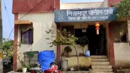 साक्री: टाकलीपाडा येथे दुचाकी व एर्टीका कार यांच्यात झाला भीषण अपघात; दोन जण जखमी