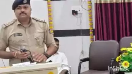 ઇડર: ઇડર..

*ઇડરમાં ભગવાન જગન્નાથજીની 27મી રથયાત્રા અગાઉ શાંતિ સમિતિ બેઠક યોજાઈ