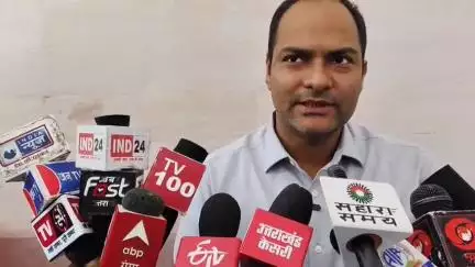 लोहाघाट:डीएम चंपावत मनीष कुमार ने कहा जिले में भ्रष्टाचार कतई बर्दाश्त नहीं किया जाएगा जन समस्याओं का होगा समाधान।