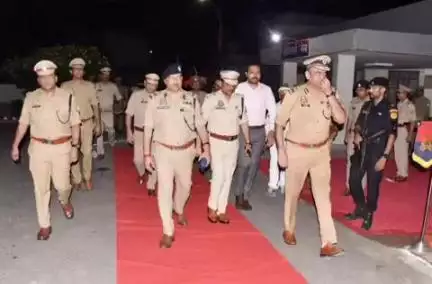 सुल्तानपुर: यूपी डीजीपी का सुल्तानपुर दौरा, आईजी अयोध्या व डीएम-एसपी कुंवर ने किया स्वागत, कानून व्यवस्था और साइबर क्राइम पर चर्चा