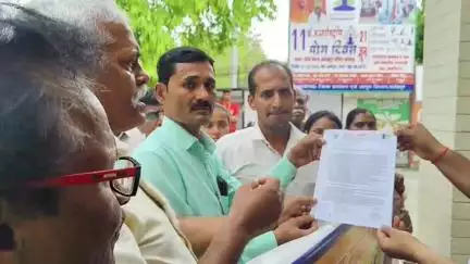 बहुजन मुक्ति पार्टी के प्रदेश सचिव ने भारत मुक्ति मोर्चा राष्ट्रीय पिछड़ा वर्ग मोर्चा विद्यार्थी मोर्चा के द्वारा प्राथमिक एवं माध्यमिक स्कूलों को मर्जिंग करने के विरोध में जिला अधिकारी के माध्यम से महा महिमा राजपाल को ज्ञापन भेजा जय मूलनिव