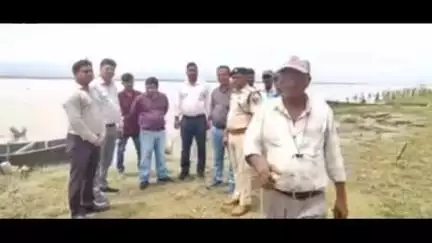 सरायगढ़ भपटियाही: सरायगढ़ भपटियाही में पदाधिकारियों की टीम ने तटबंध और स्पर का किया निरीक्षण