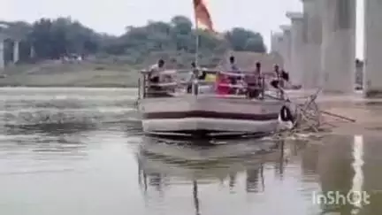 अंबाह: चम्बल नदी के उसेथ-पिनाहट घाट पर जलस्तर बढ़ने से स्टीमर संचालन बंद, लोगों को हो रही परेशानी