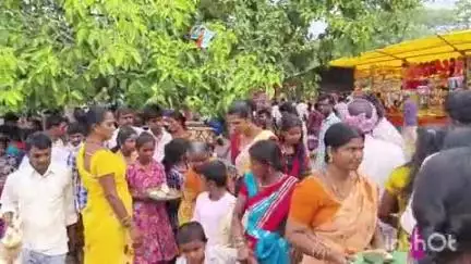 నాగర్ కర్నూల్: నాయన పల్లి మైసమ్మ ఆలయం వద్ద అధిక ధరల దోపిడిని అరికట్టాలని భక్తుల ఆవేదన, దౌర్జన్యాలు ఆపాలంటూ వినతి #localissue