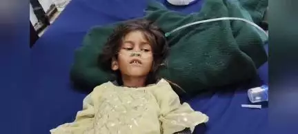 लोहाघाट अस्पताल मे गंभीर बीमारी से जूझ रही 4 वर्षीय मासूम इंदु की मदद को आगे आई चाइल्ड हेल्पलाइन ।