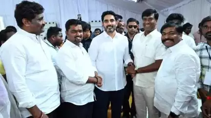 ఎమ్మిగనూరు: ఎమ్మిగనూరు : మంత్రి నారా లోకేష్ ను కలిసిన ఎమ్మిగనూరు ఎమ్మెల్యే బీవి జగనేశ్వర్ రెడ్డి... నియోజకవర్గ అభివృద్ధిపై చర్చలు...